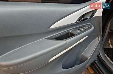 Хэтчбек Chevrolet Bolt EV 2017 в 