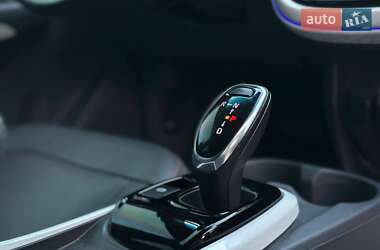 Хэтчбек Chevrolet Bolt EV 2020 в 