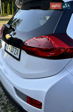 Хэтчбек Chevrolet Bolt EV 2017 в 