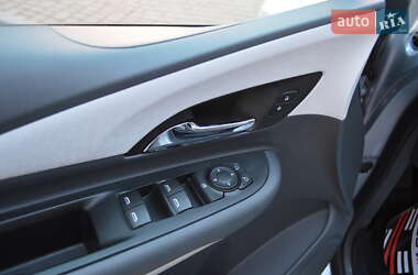 Хэтчбек Chevrolet Bolt EV 2017 в 