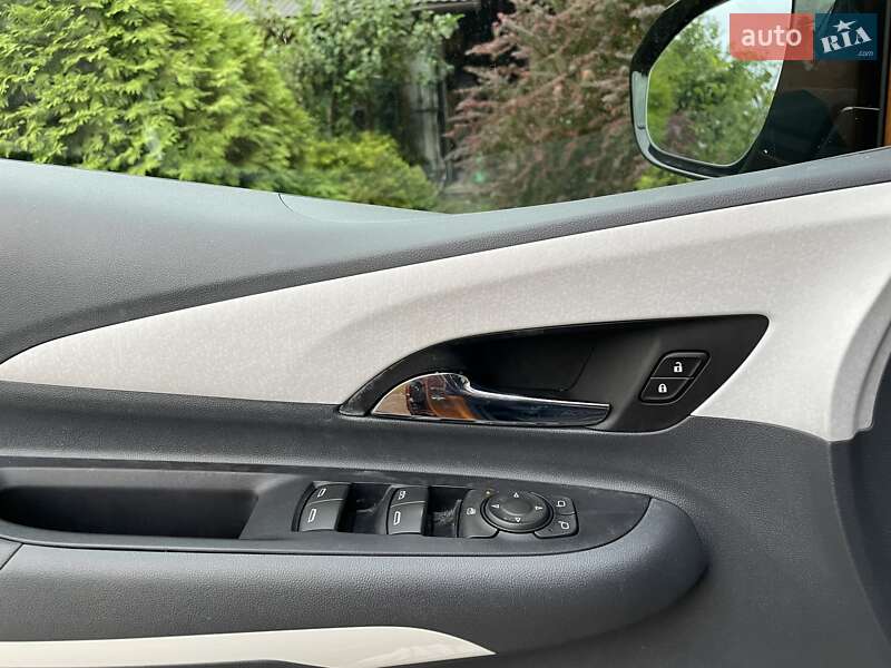 Хэтчбек Chevrolet Bolt EV 2017 в Львове фото 16 Хэтчбек Chevrolet Bolt EV 2017 в Львове