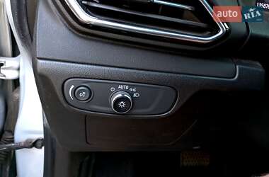 Хэтчбек Chevrolet Bolt EV 2022 в 