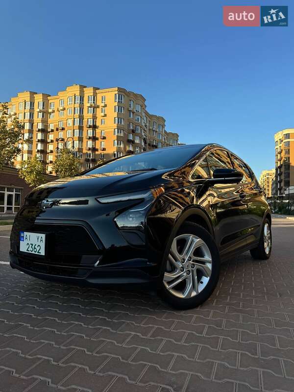 Хэтчбек Chevrolet Bolt EV 2022 в 