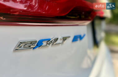 Хэтчбек Chevrolet Bolt EV 2021 в 