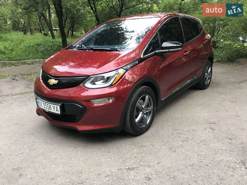 Хэтчбек Chevrolet Bolt EV 2017 в 