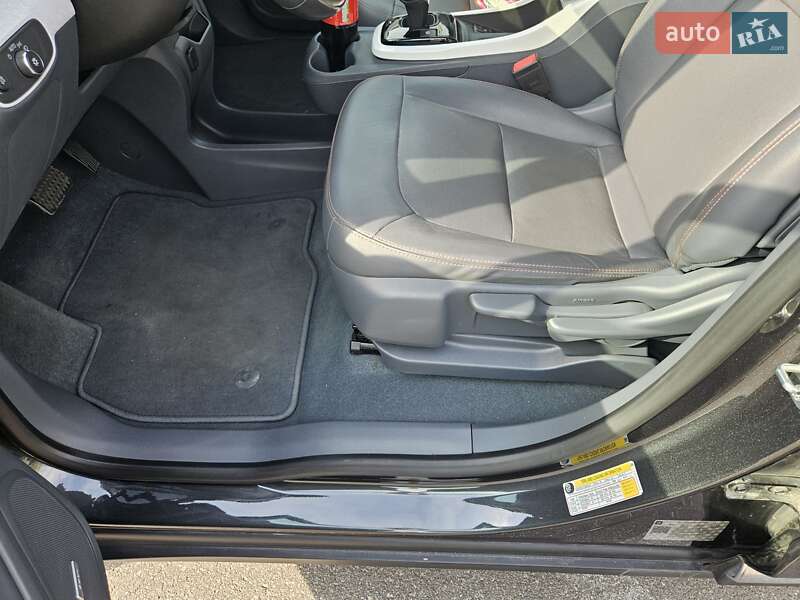 Хэтчбек Chevrolet Bolt EV 2018 в Киеве фото 36 Хэтчбек Chevrolet Bolt EV 2018 в Киеве