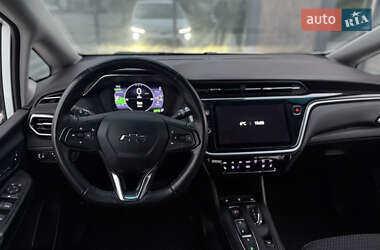 Хэтчбек Chevrolet Bolt EV 2022 в 