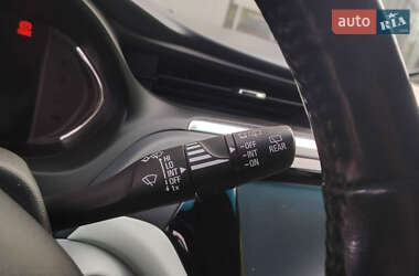 Хэтчбек Chevrolet Bolt EV 2018 в 