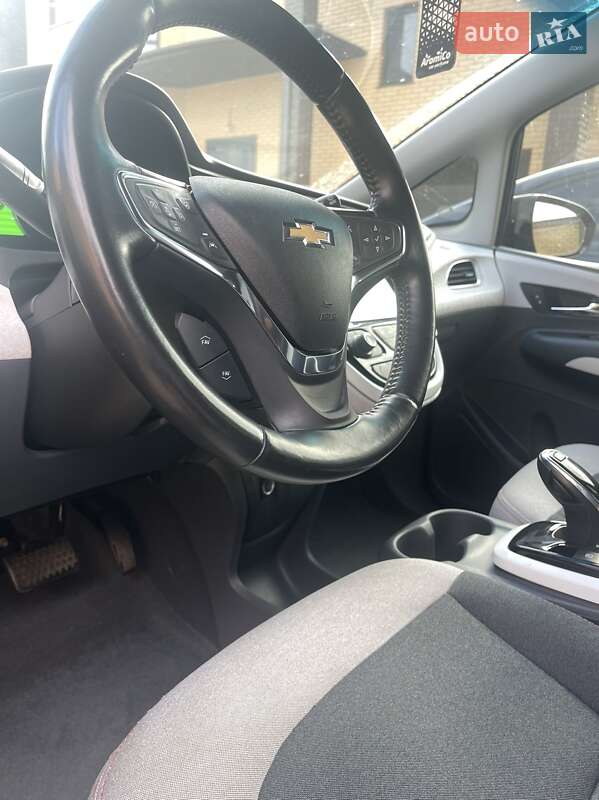 Хэтчбек Chevrolet Bolt EV 2021 в Киеве