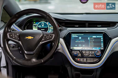 Хэтчбек Chevrolet Bolt EV 2017 в 