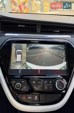Хэтчбек Chevrolet Bolt EV 2017 в 
