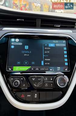 Хэтчбек Chevrolet Bolt EV 2017 в 