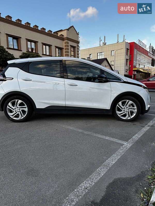 Хэтчбек Chevrolet Bolt EV 2023 в Киеве