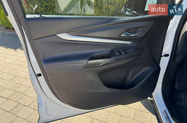 Хэтчбек Chevrolet Bolt EV 2022 в 