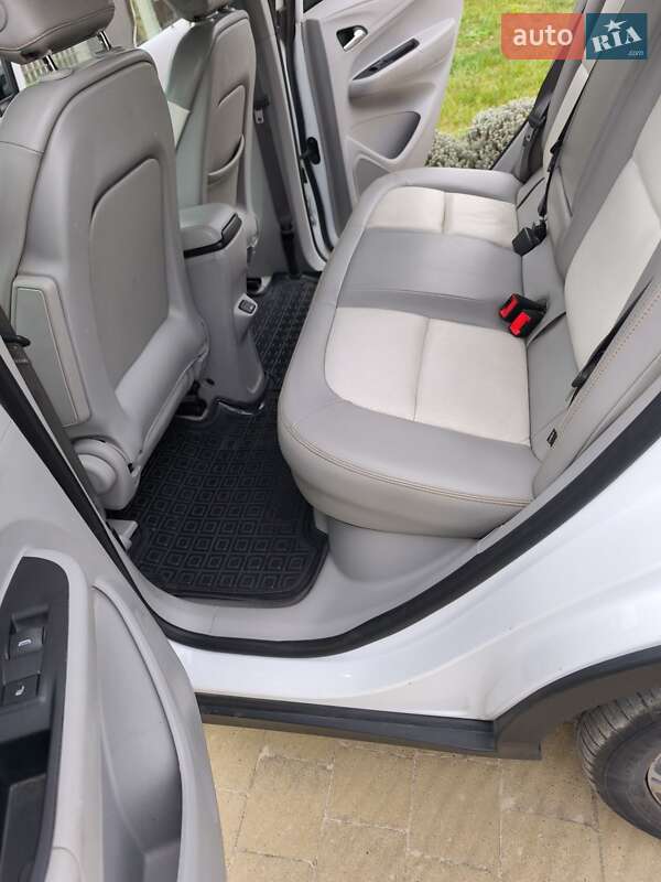 Хетчбек Chevrolet Bolt EV 2017 в Новояворівську