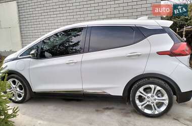 Хетчбек Chevrolet Bolt EV 2018 в  фото 6 Хетчбек Chevrolet Bolt EV 2018 в