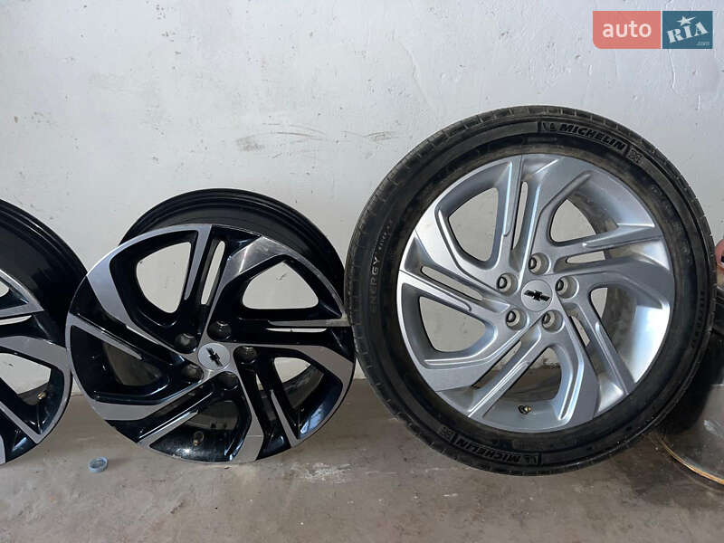 Хэтчбек Chevrolet Bolt EV 2023 в Киеве