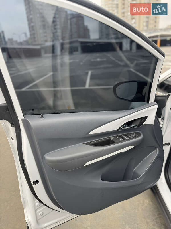 Хетчбек Chevrolet Bolt EV 2019 в Києві фото 27 Хетчбек Chevrolet Bolt EV 2019 в Києві