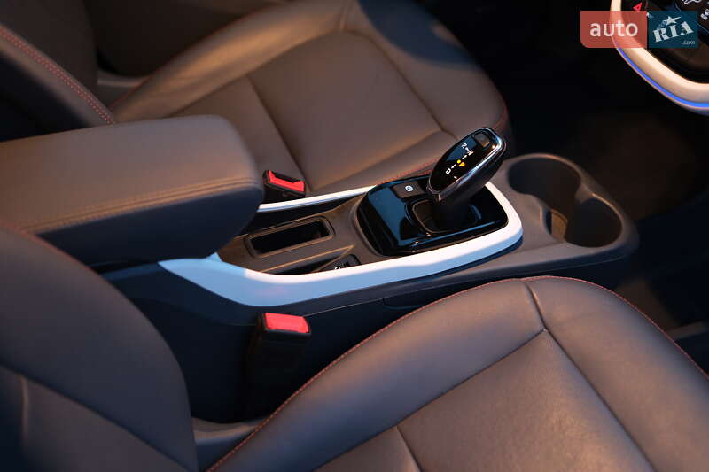 Хэтчбек Chevrolet Bolt EV 2017 в Луцке фото 15 Хэтчбек Chevrolet Bolt EV 2017 в Луцке