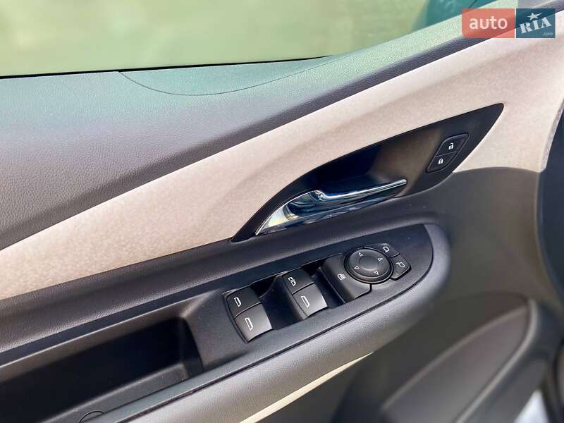 Хетчбек Chevrolet Bolt EV 2017 в Києві