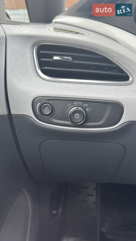 Хэтчбек Chevrolet Bolt EV 2018 в Киеве фото 22 Хэтчбек Chevrolet Bolt EV 2018 в Киеве