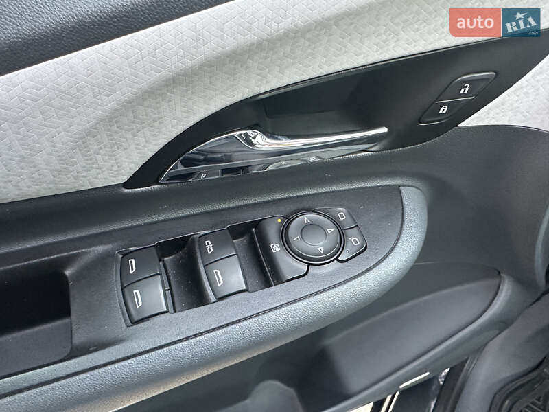 Хетчбек Chevrolet Bolt EV 2018 в Жовкві