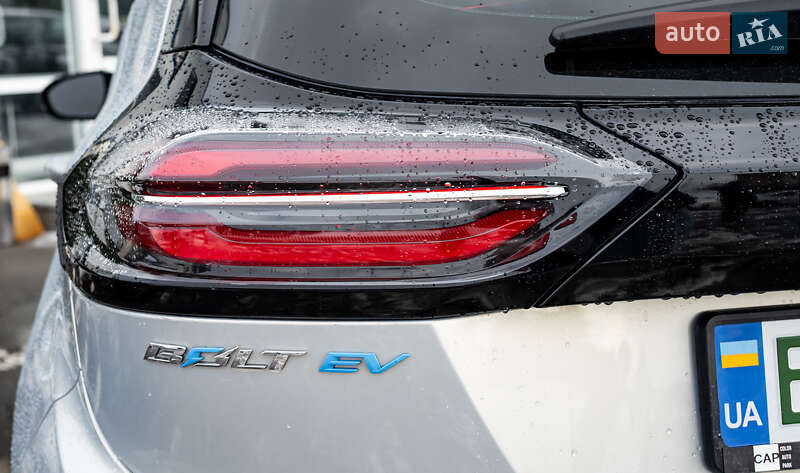Хэтчбек Chevrolet Bolt EV 2021 в Киеве