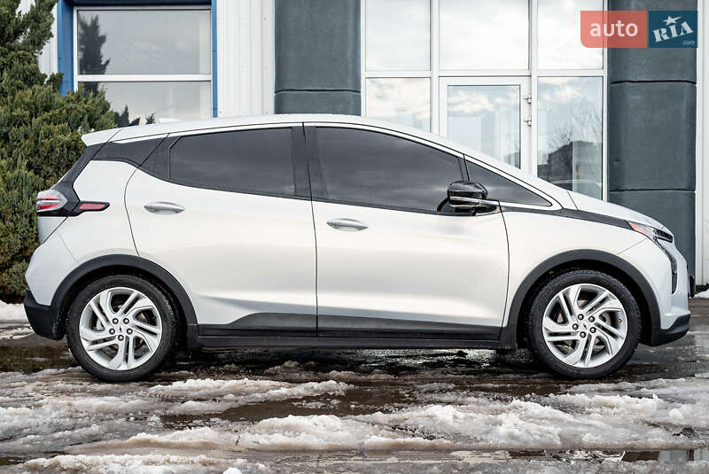Хэтчбек Chevrolet Bolt EV 2021 в Киеве