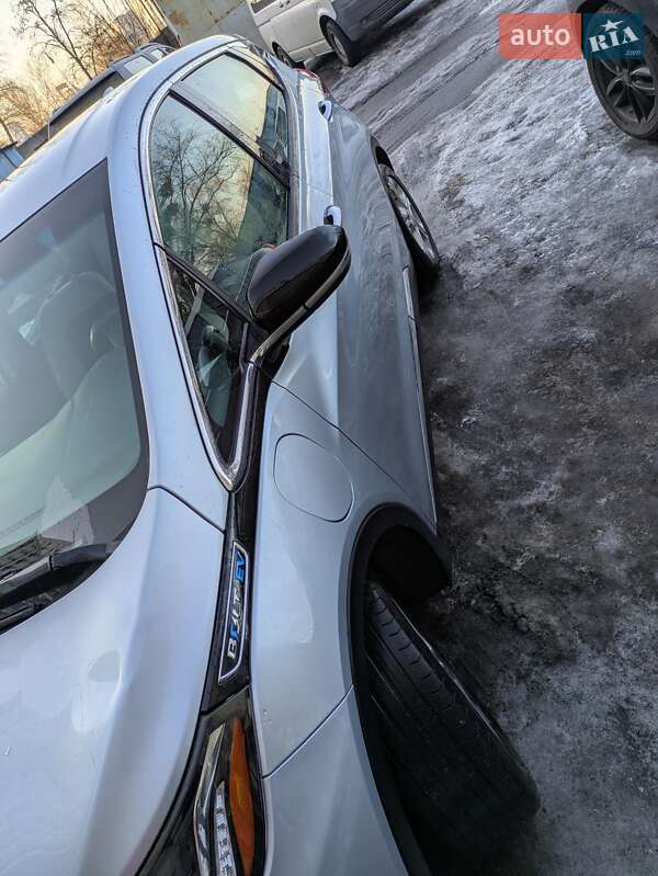 Хэтчбек Chevrolet Bolt EV 2017 в Киеве