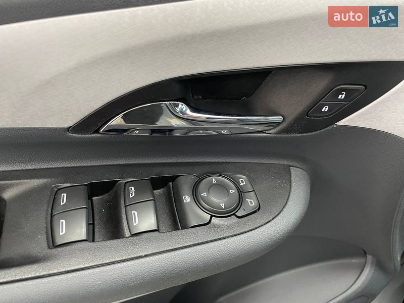 Хэтчбек Chevrolet Bolt EV 2019 в Киеве