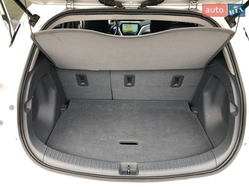 Хэтчбек Chevrolet Bolt EV 2017 в Львове фото 26 Хэтчбек Chevrolet Bolt EV 2017 в Львове