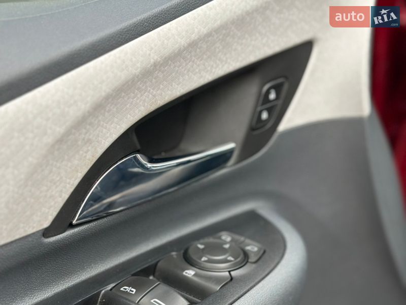 Хэтчбек Chevrolet Bolt EV 2017 в Житомире фото 8 Хэтчбек Chevrolet Bolt EV 2017 в Житомире