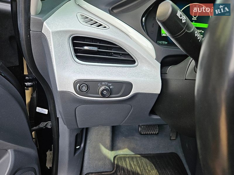 Хэтчбек Chevrolet Bolt EV 2019 в Киеве