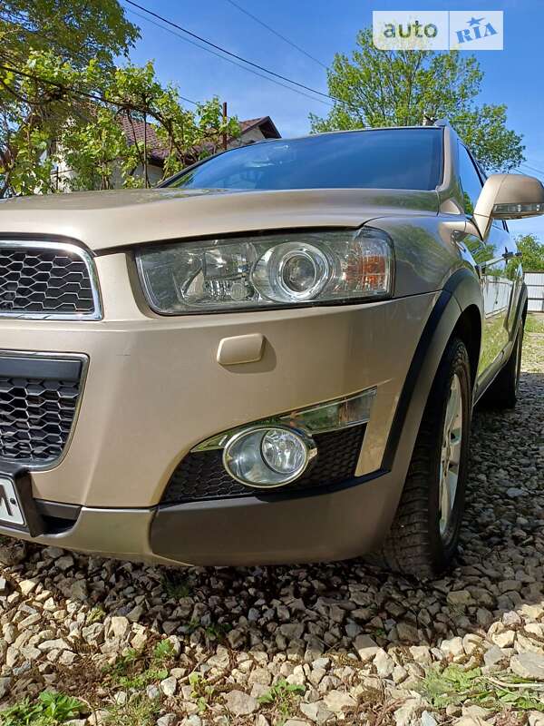 Позашляховик / Кросовер Chevrolet Captiva 2012 в Чернівцях