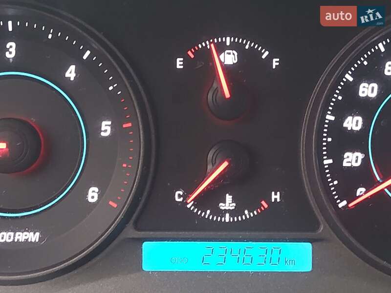 Позашляховик / Кросовер Chevrolet Captiva 2012 в Чернівцях фото 3 Позашляховик / Кросовер Chevrolet Captiva 2012 в Чернівцях