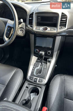 Позашляховик / Кросовер Chevrolet Captiva 2012 в 