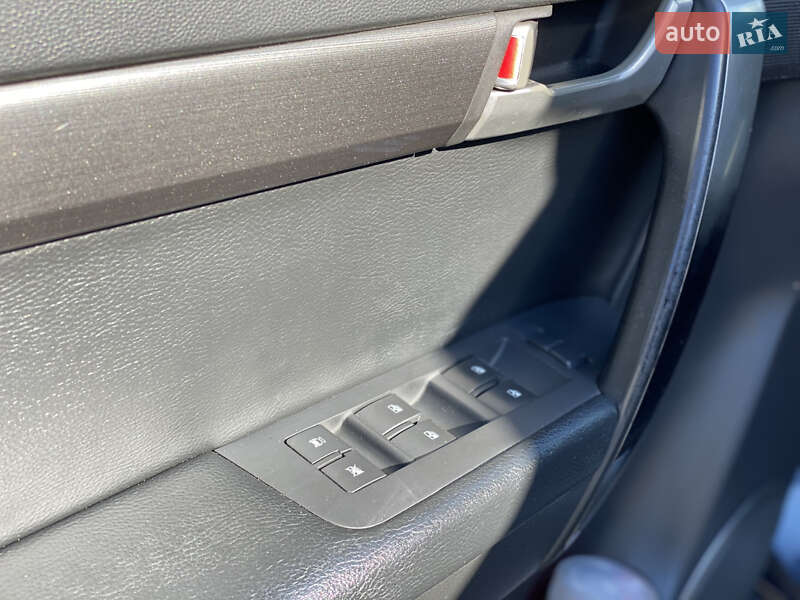 Позашляховик / Кросовер Chevrolet Captiva 2007 в Києві