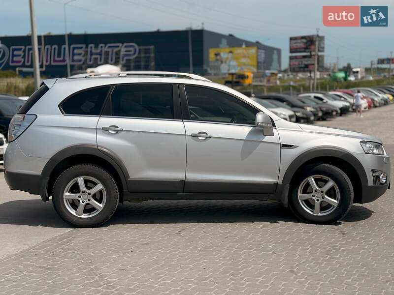 Позашляховик / Кросовер Chevrolet Captiva 2011 в Львові