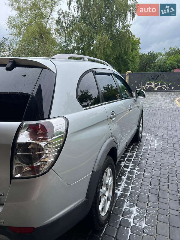 Внедорожник / Кроссовер Chevrolet Captiva 2011 в Новояворовске