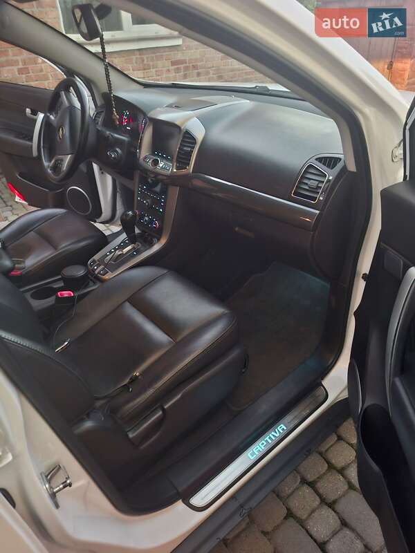 Позашляховик / Кросовер Chevrolet Captiva 2013 в Львові