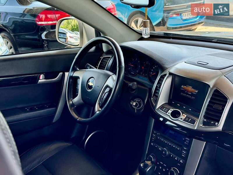Позашляховик / Кросовер Chevrolet Captiva 2012 в  фото Позашляховик / Кросовер Chevrolet Captiva 2012 в