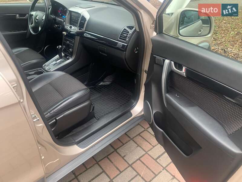 Позашляховик / Кросовер Chevrolet Captiva 2011 в Києві