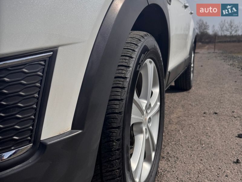 Позашляховик / Кросовер Chevrolet Captiva 2015 в Луцьку