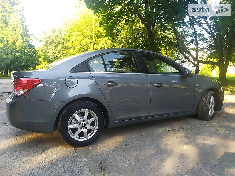 Седан Chevrolet Cruze 2010 в Радехові