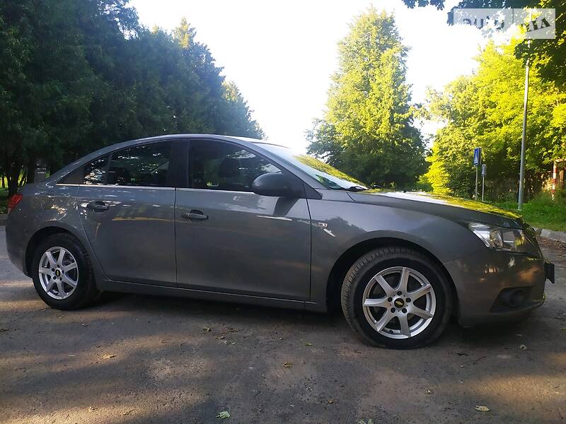 Седан Chevrolet Cruze 2010 в Радехові