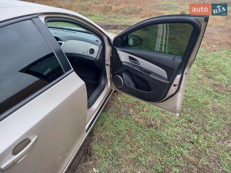 Седан Chevrolet Cruze 2011 в Кілії