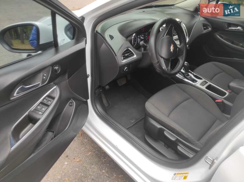 Седан Chevrolet Cruze 2016 в Покровську