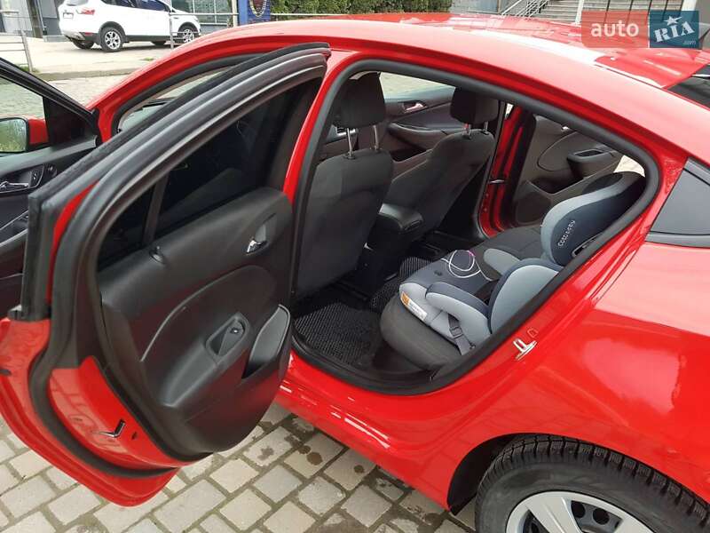 Седан Chevrolet Cruze 2016 в Ивано-Франковске