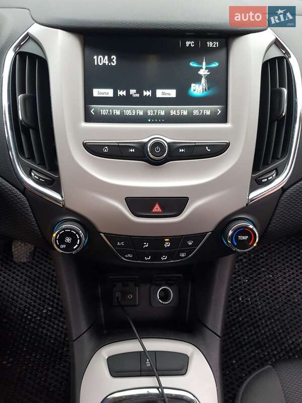 Седан Chevrolet Cruze 2016 в Ивано-Франковске