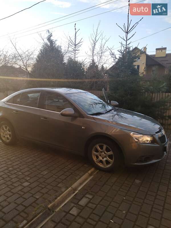 Седан Chevrolet Cruze 2010 в Львові